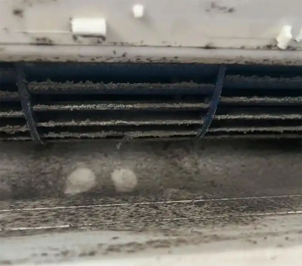 回民空调吹的风有股烧焦味是怎么回事